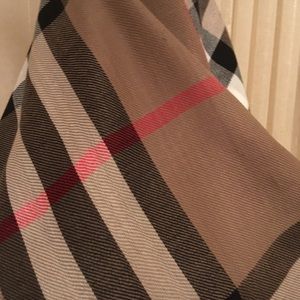 Pashmina brand new (Burberry colors)